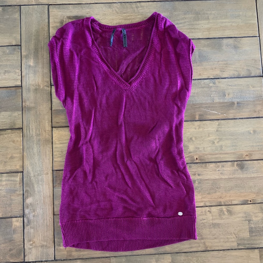 💜 NWOT Guess Cowl Back Knit Top 💜